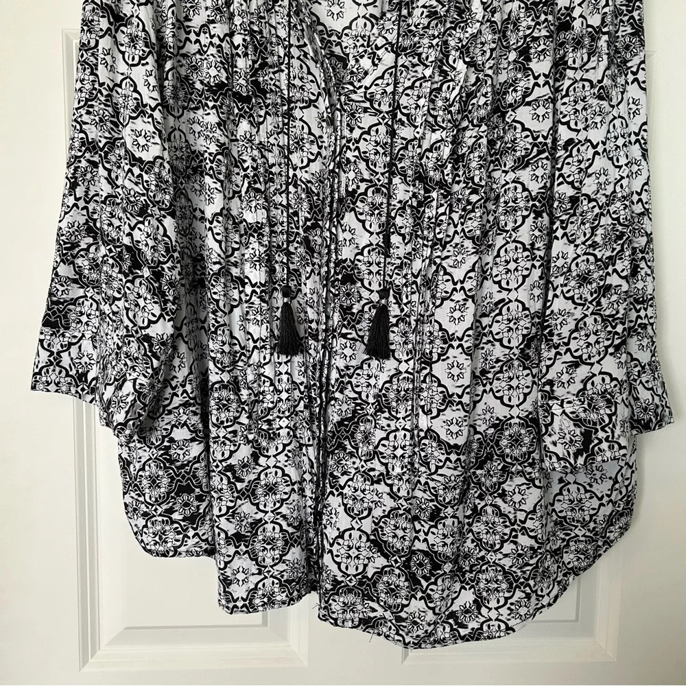 Ava & Viv Covered Button Black and White‎ Patterned Blouse 3/4 Sleeve - Picture 5 of 8